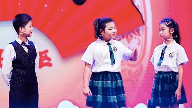 两个黄鹂的学员们表演