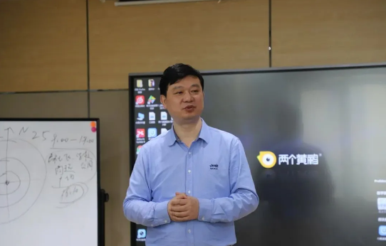 两个黄鹂肖弦奕博士
