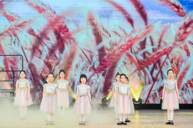 两个黄鹂向阳花开节目