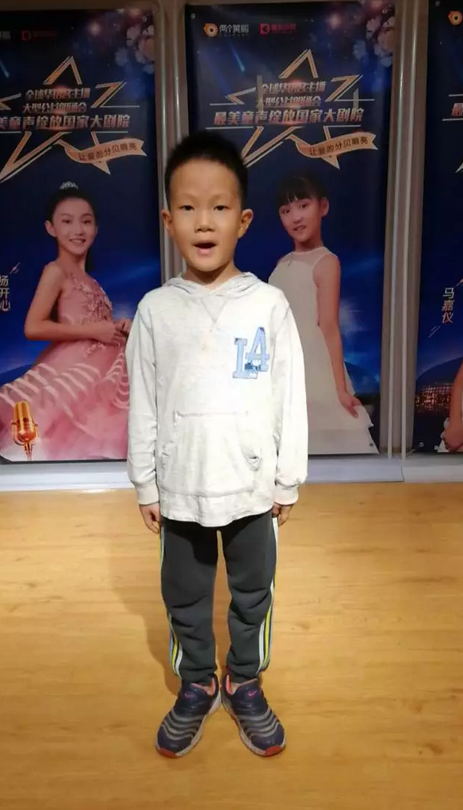 两个黄鹂小学员
