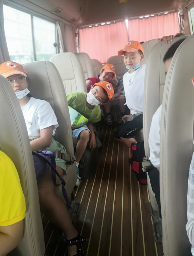两个黄鹂社会实践课