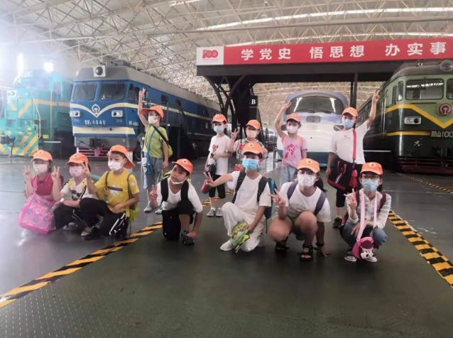 两个黄鹂社会实践课