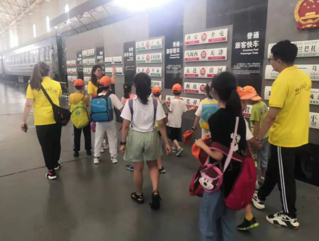 两个黄鹂社会实践课