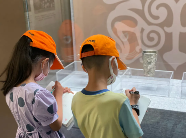 两个黄鹂社会实践课