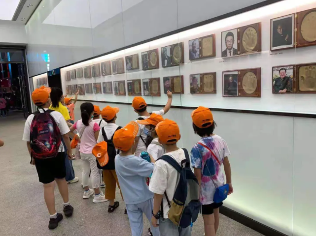 两个黄鹂社会实践课