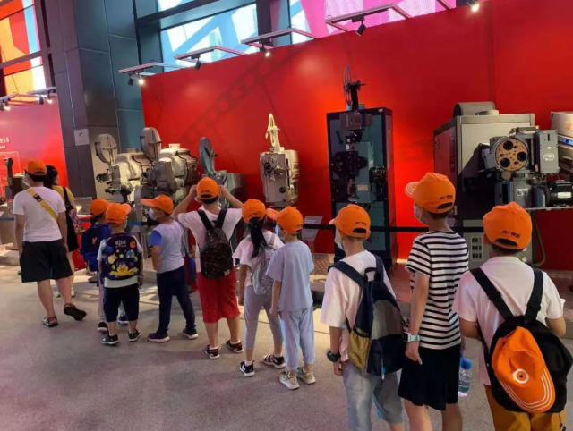 两个黄鹂社会实践课