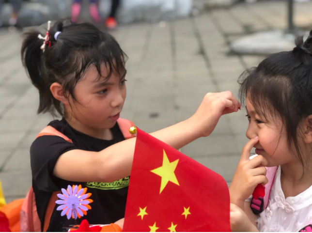 两个黄鹂社会实践课